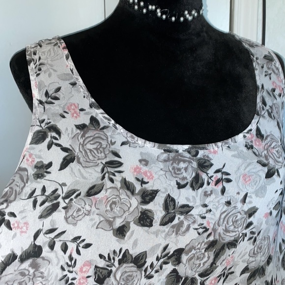 Torrid floral tank - Picture 11 of 11